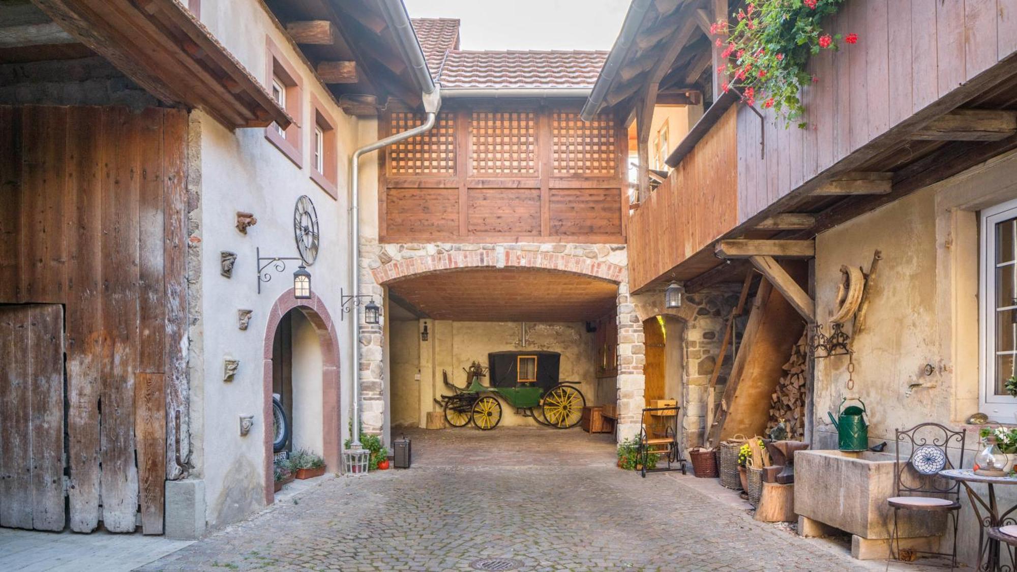 Ferienwohnungen Altes Rathaus Vogtsburg Exterior foto